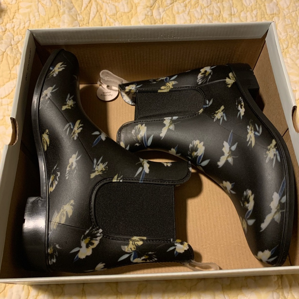SO Black Floral Chelsea Rain Boots